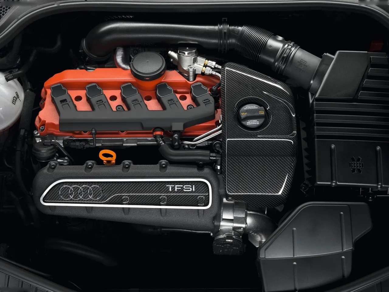 Audi TT RS (2010) – motorový prostor