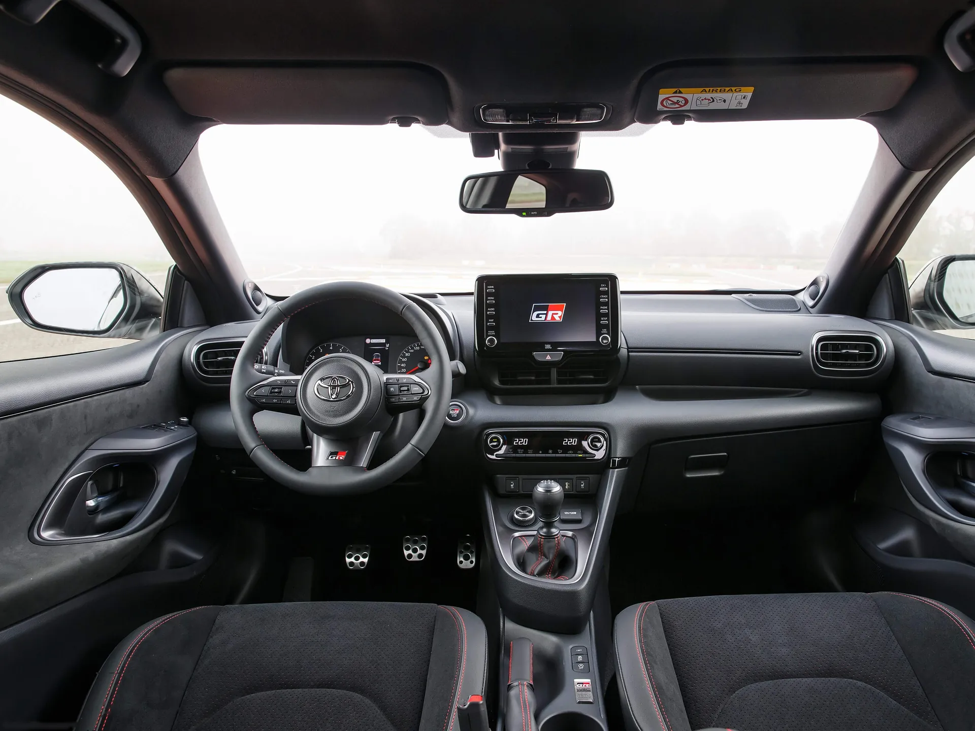 Toyota GR Yaris (2021) – interiér