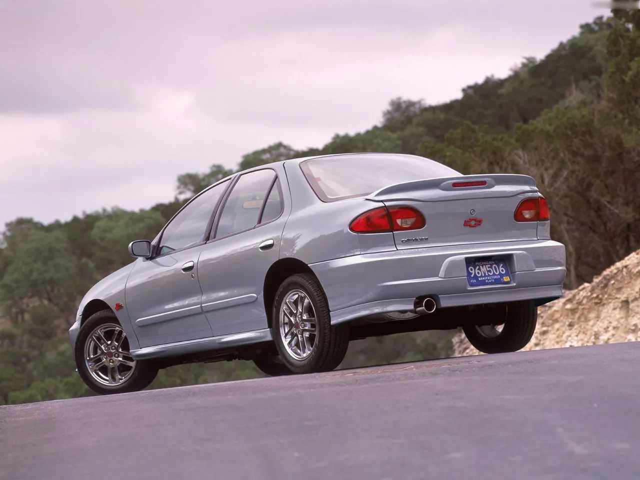 Chevrolet Cavalier (2002) – zadní tříčtvrteční pohled