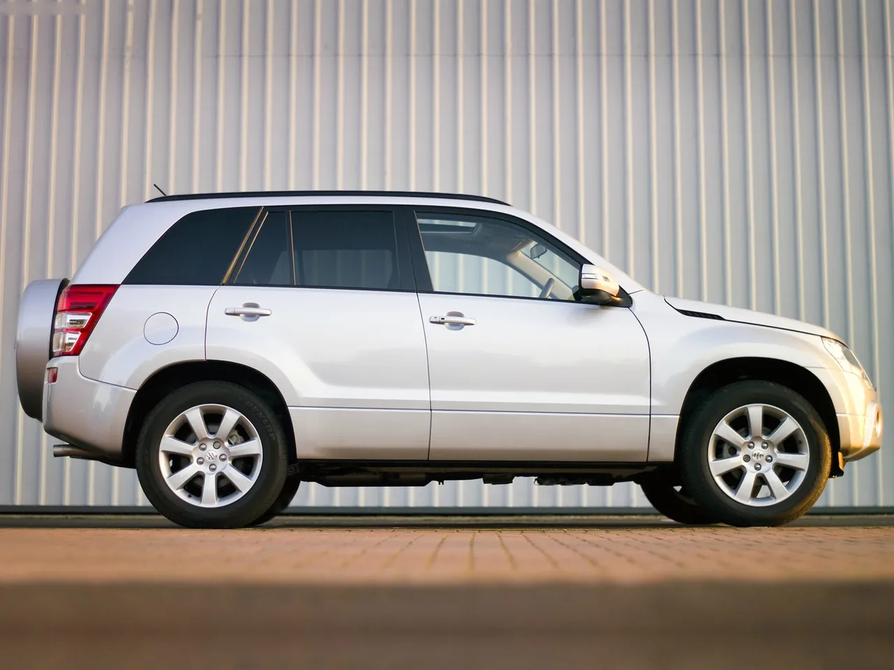 Suzuki Grand Vitara (2009) – boční profil