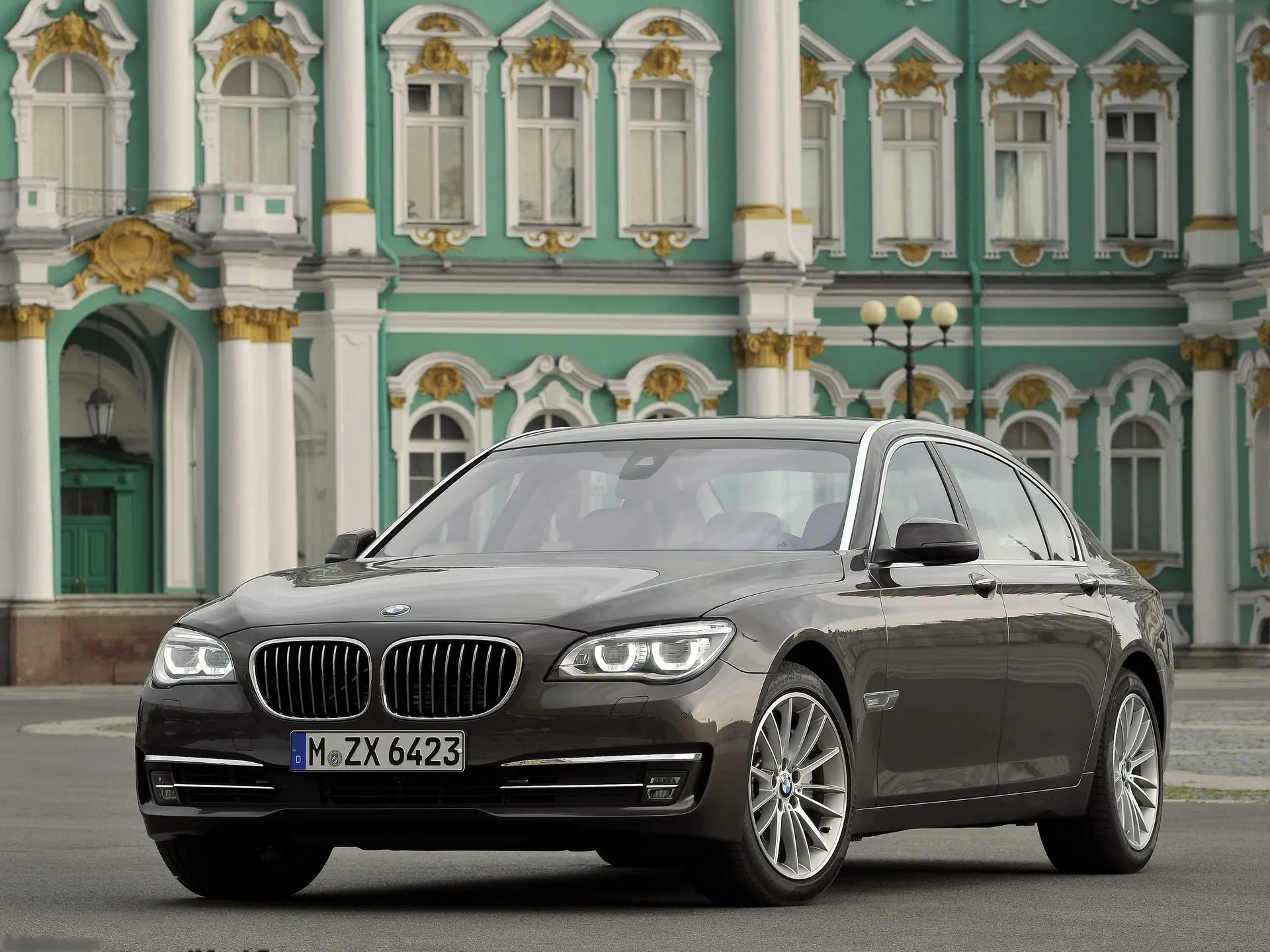 BMW 750Li (2013)