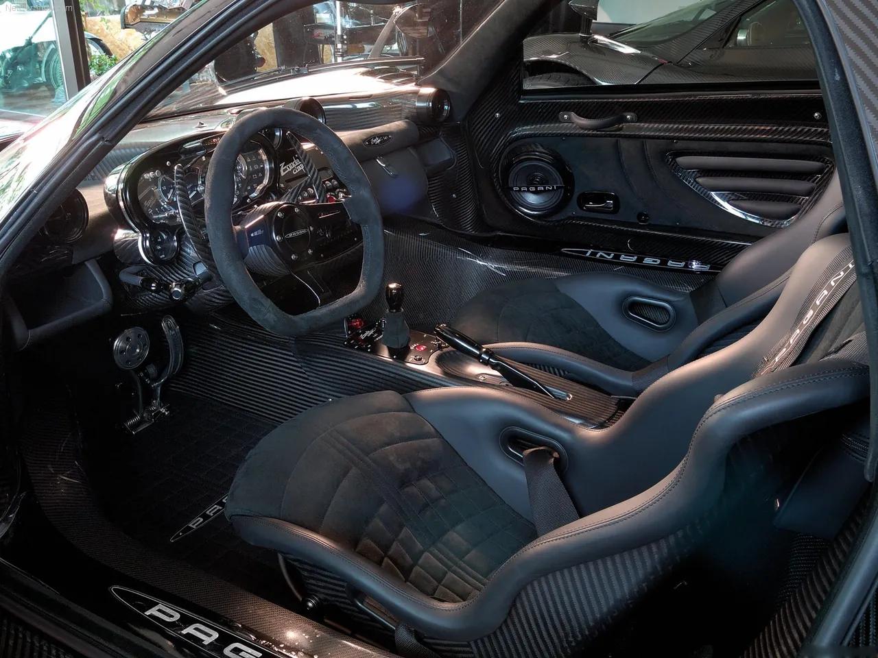 Pagani Zonda Cinque (2009) – interiér
