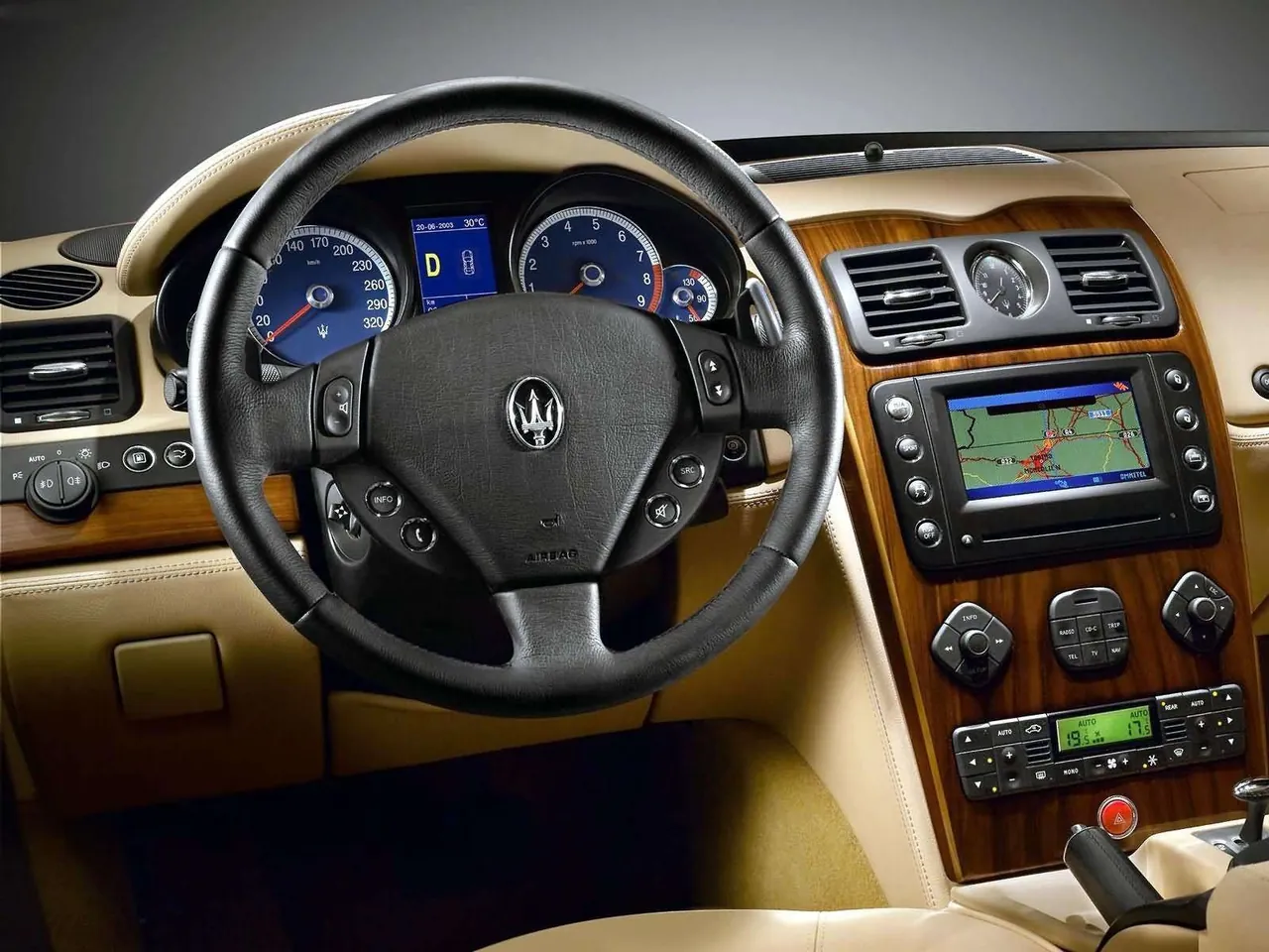 Maserati Quattroporte (2004) – interiér
