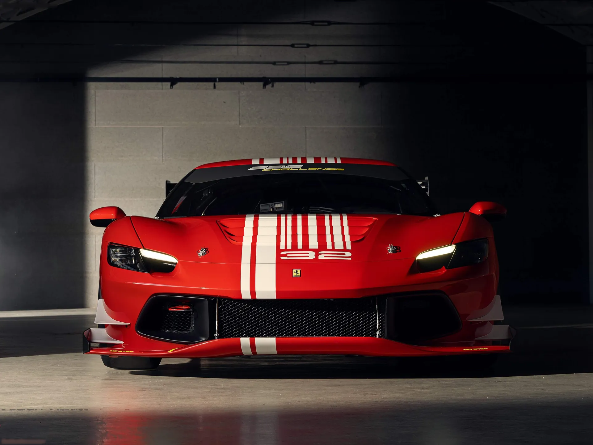 Ferrari 296 Challenge (2024) – zepředu