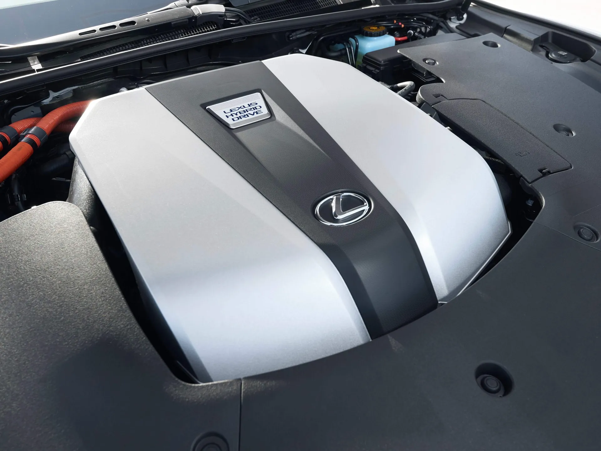 Lexus LS 500h (2018) – motorový prostor
