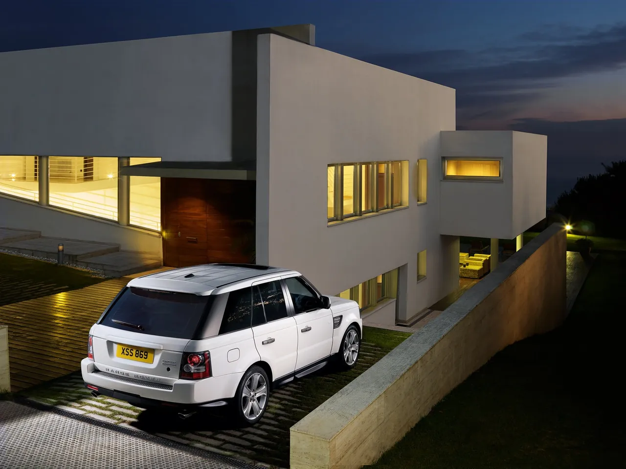 Land Rover Range Rover Sport (2010) – zadní tříčtvrteční pohled