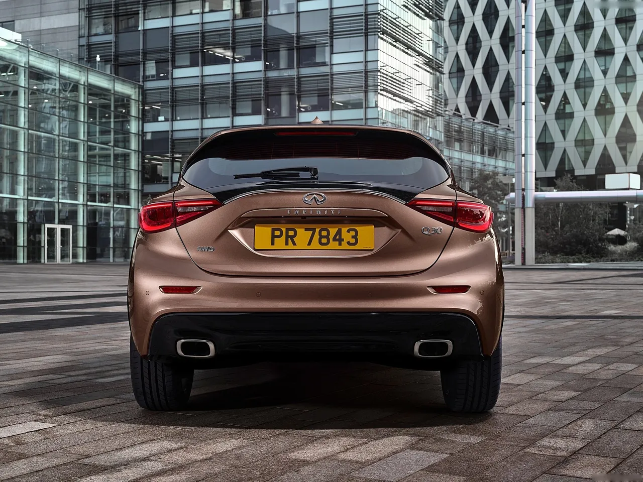 Infiniti Q30 (2016) – zezadu