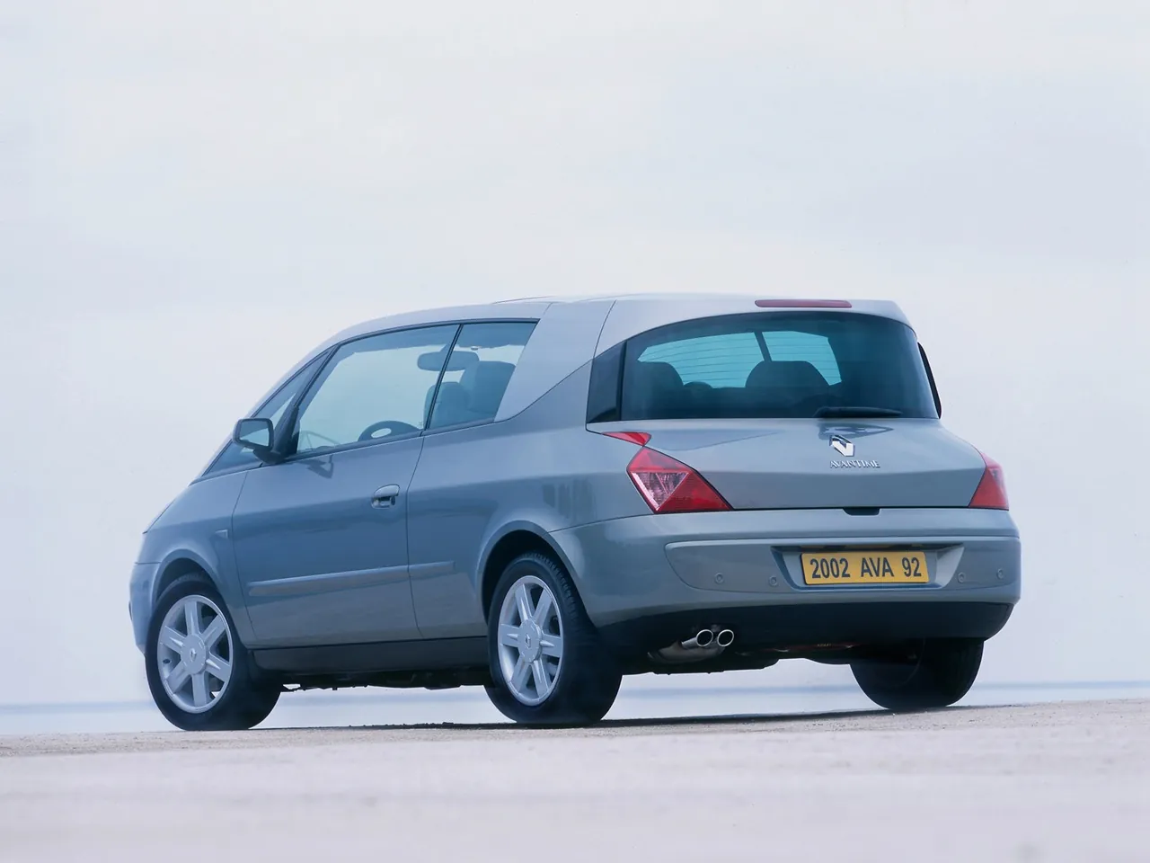 Renault Avantime (2002) – zadní tříčtvrteční pohled