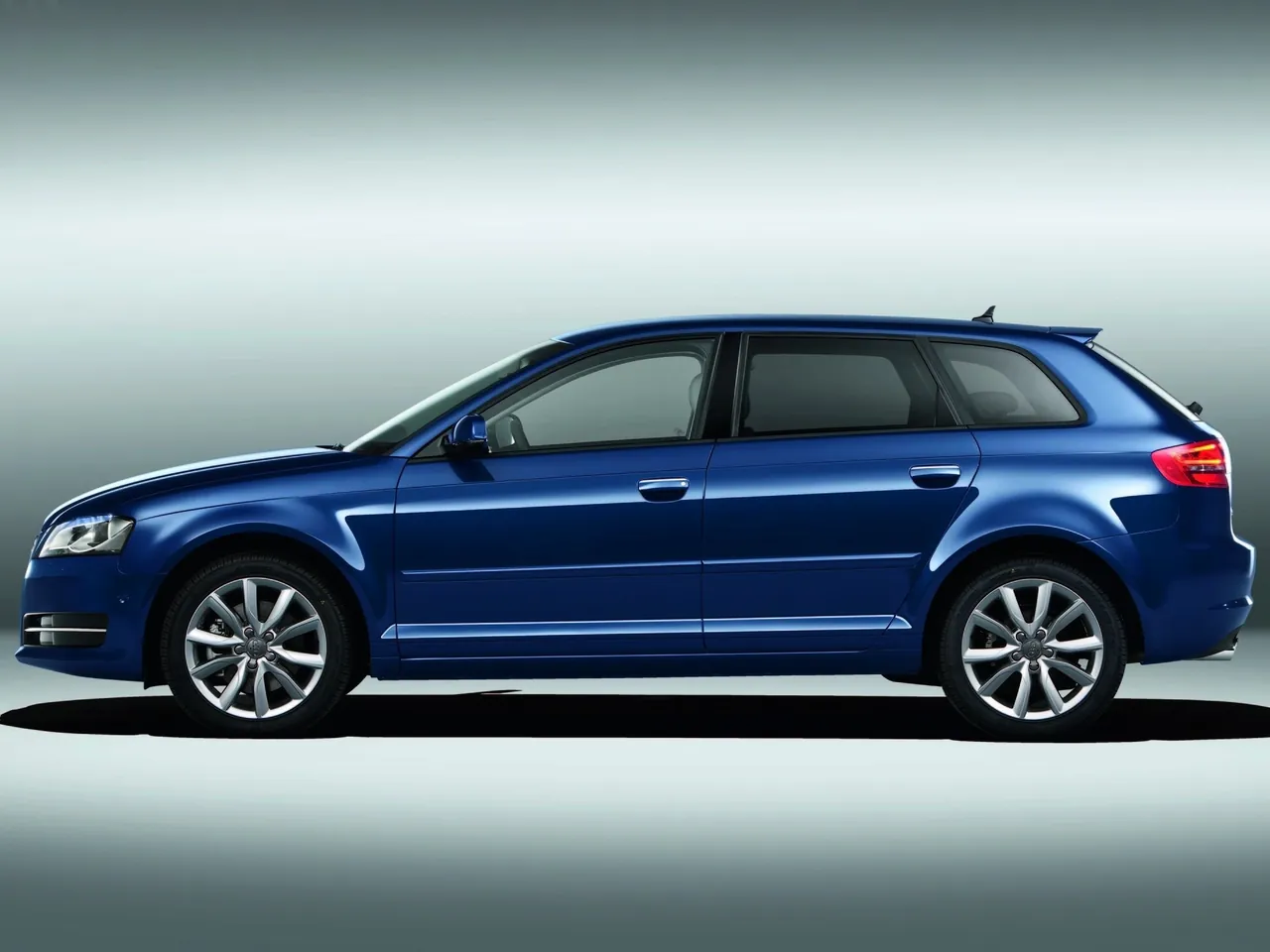Audi A3 Sportback (2011) – boční profil