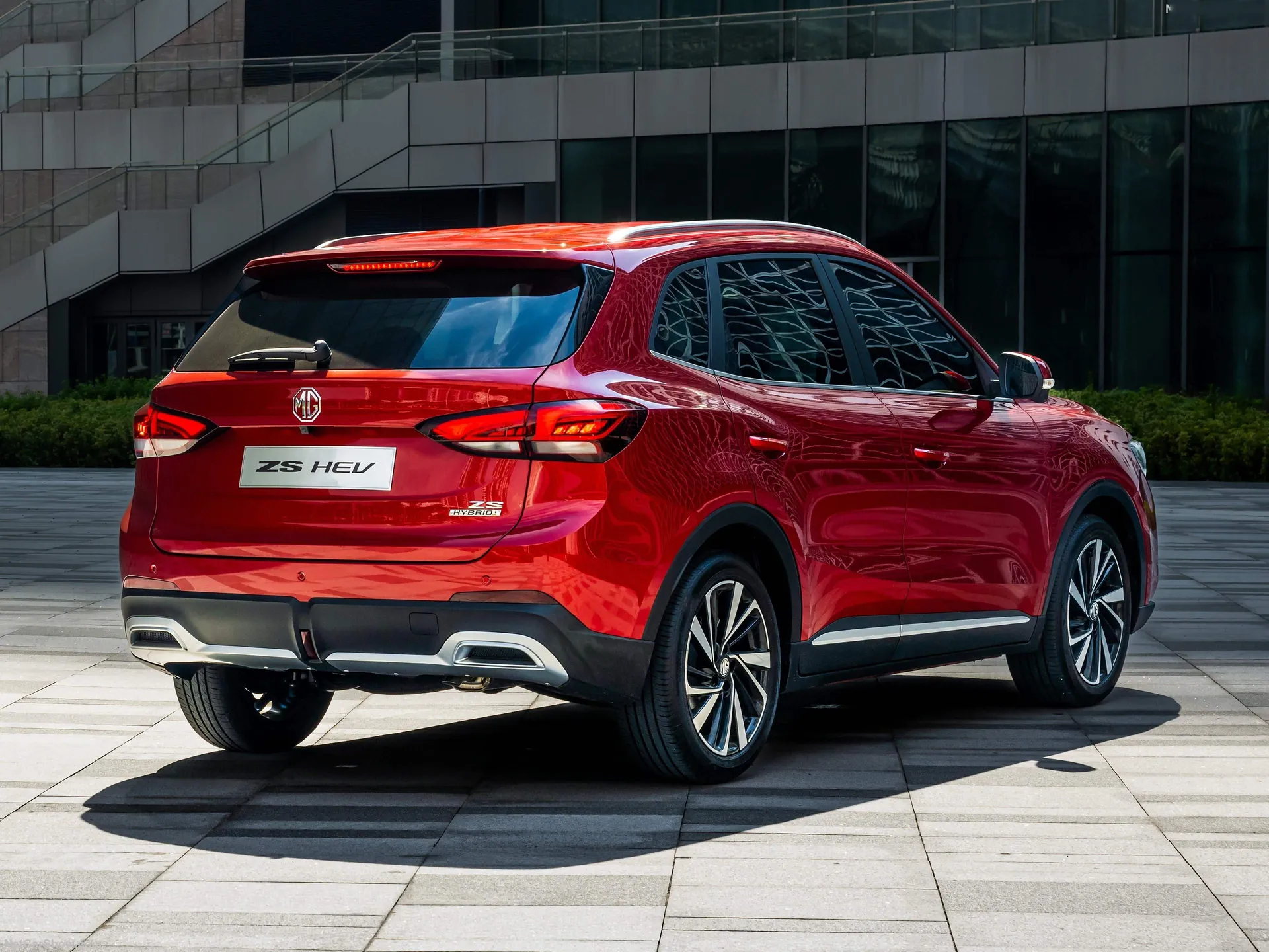MG ZS Hybrid (2025) – zadní tříčtvrteční pohled