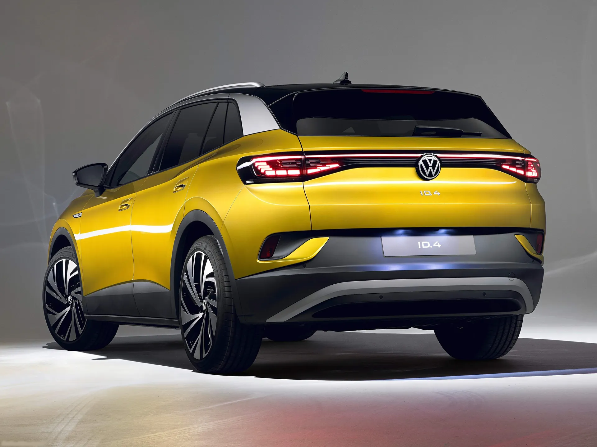 Volkswagen ID.4 1st Edition (2021) – zadní tříčtvrteční pohled