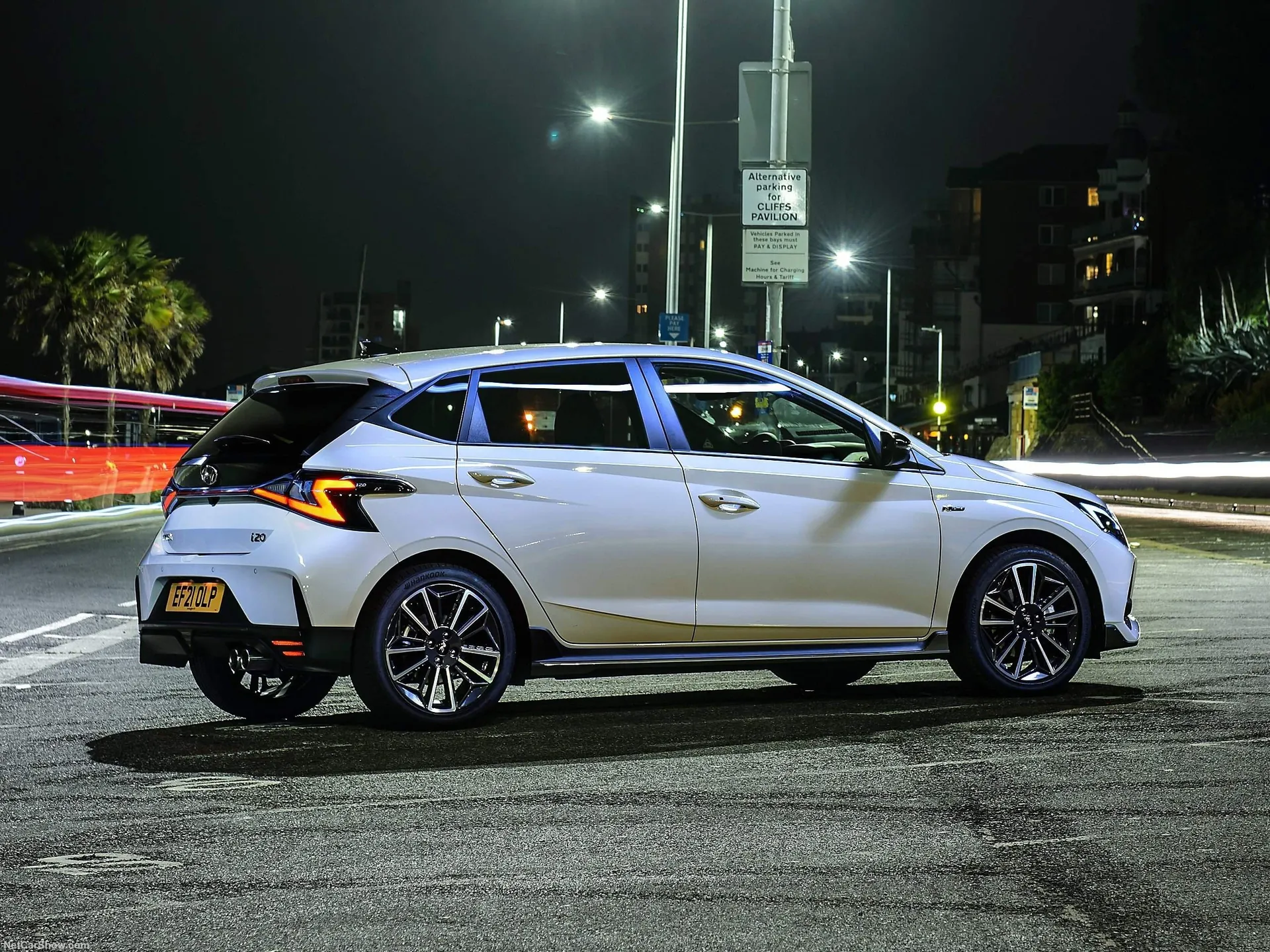 Hyundai i20 N Line [UK] (2022) – zadní tříčtvrteční pohled