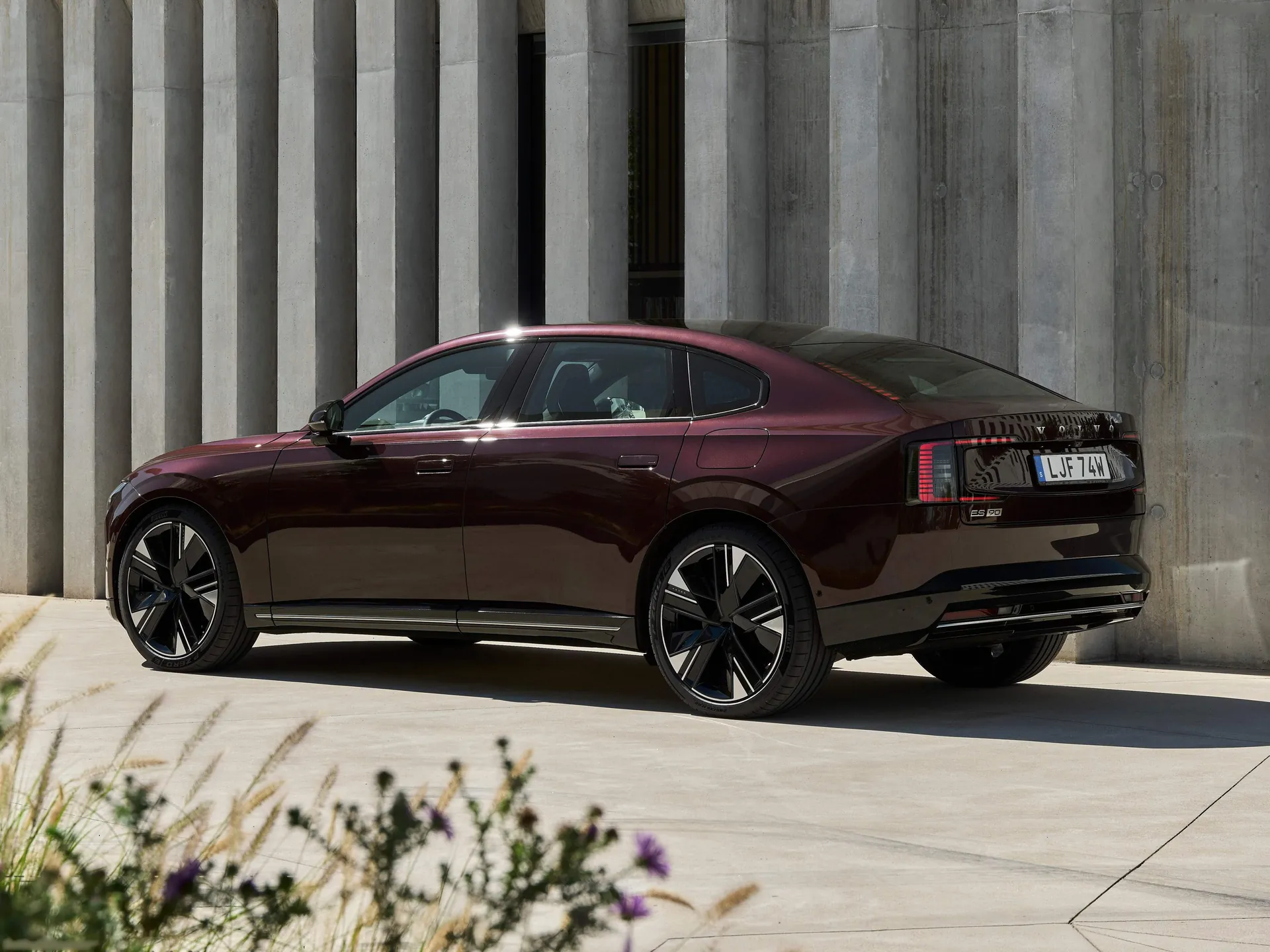 Volvo ES90 (2026) – zadní tříčtvrteční pohled