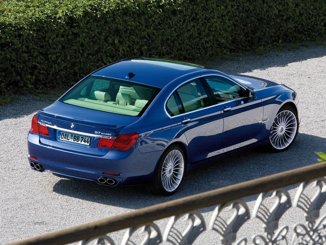 Alpina BMW B7 Bi-Turbo (2010) – zadní tříčtvrteční pohled