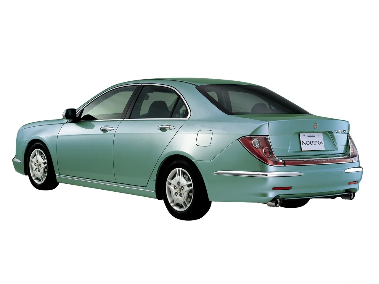 Mitsuoka Nouera (2004) – zadní tříčtvrteční pohled