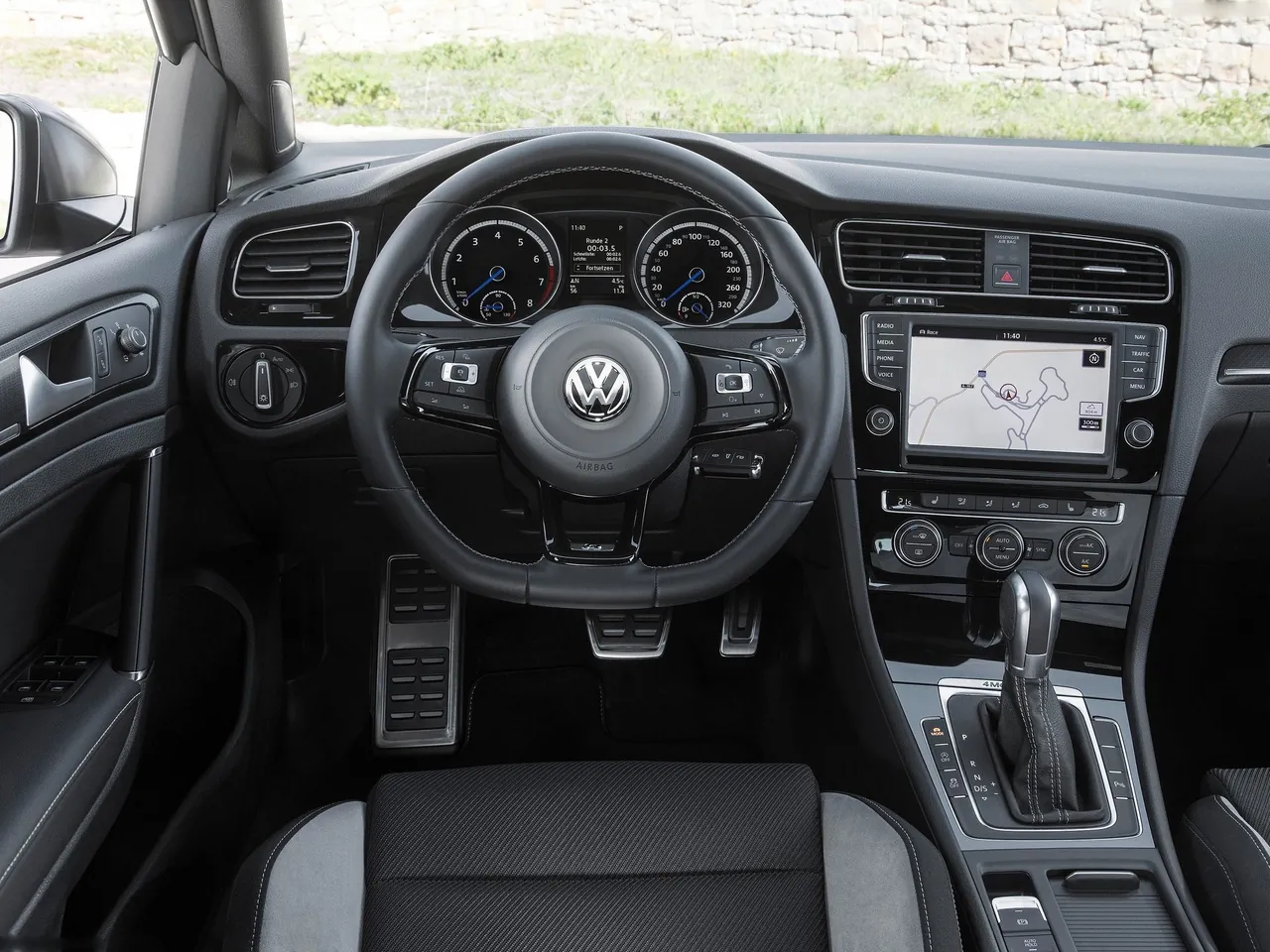 Volkswagen Golf R Variant (2015) – interiér