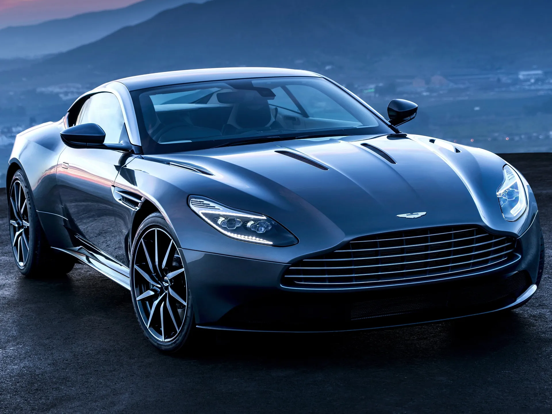 Aston Martin DB11 (2017)