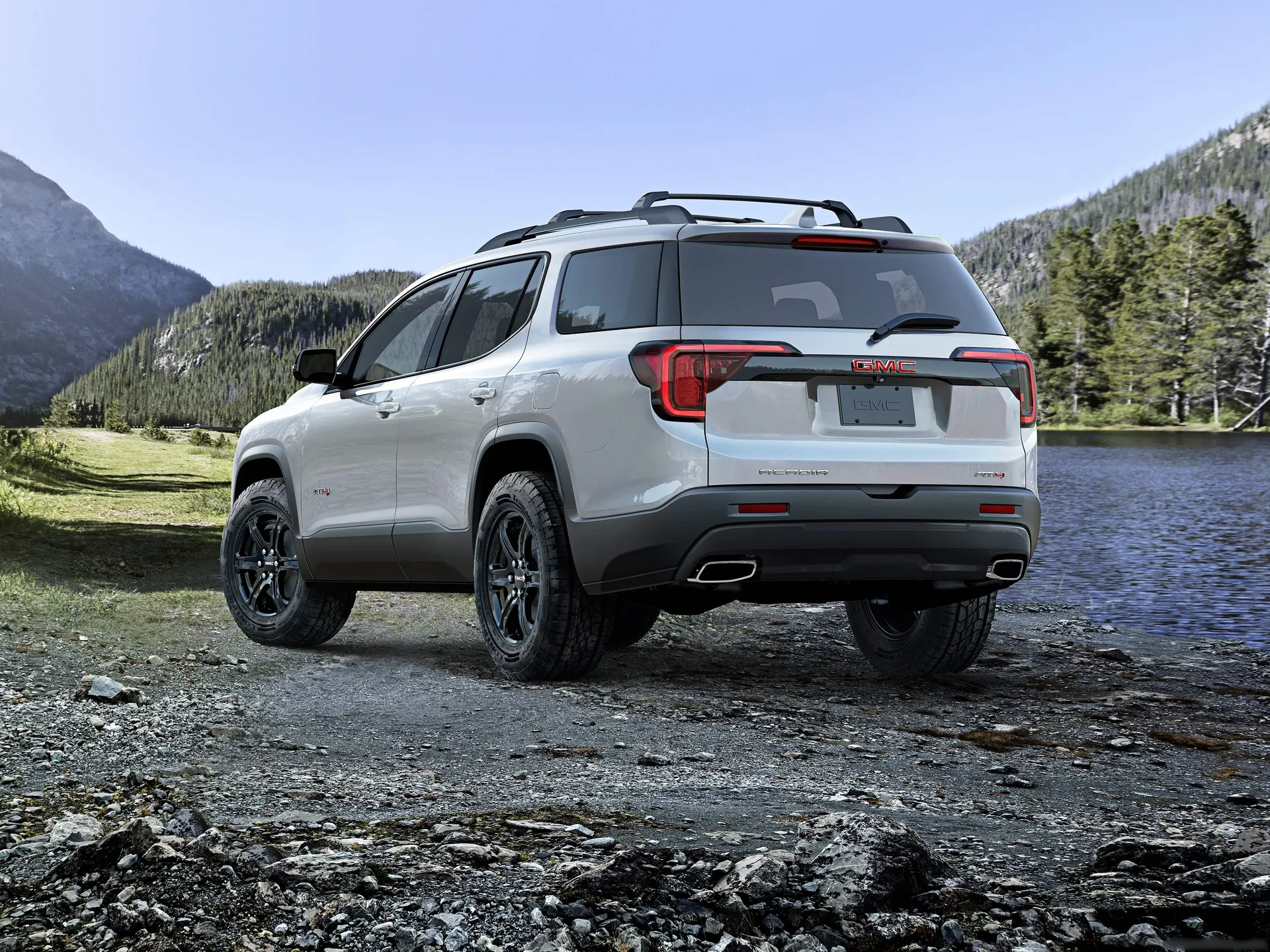GMC Acadia (2020) – zadní tříčtvrteční pohled