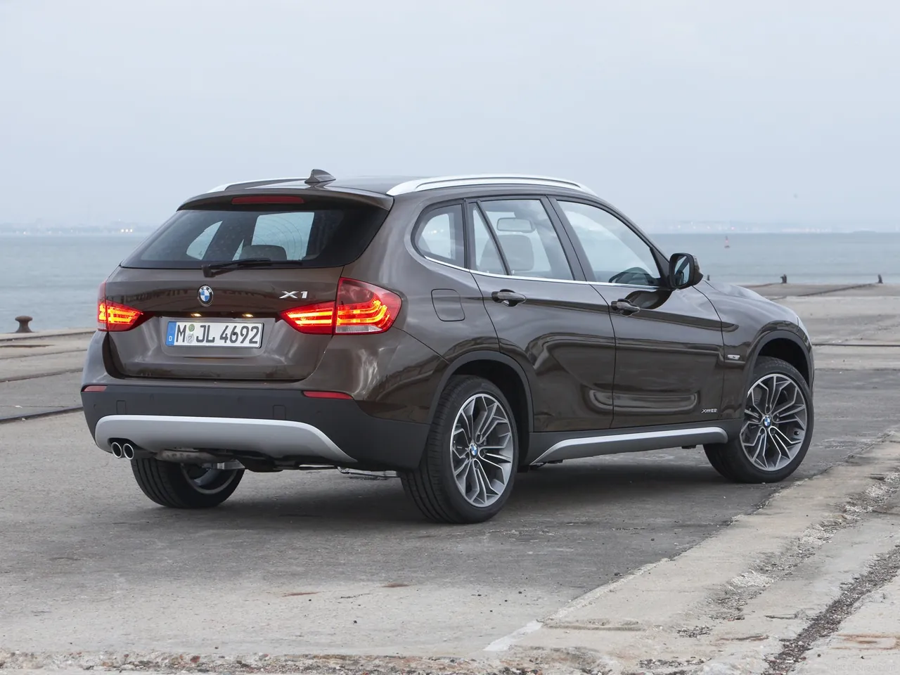 BMW X1 (2010) – zadní tříčtvrteční pohled
