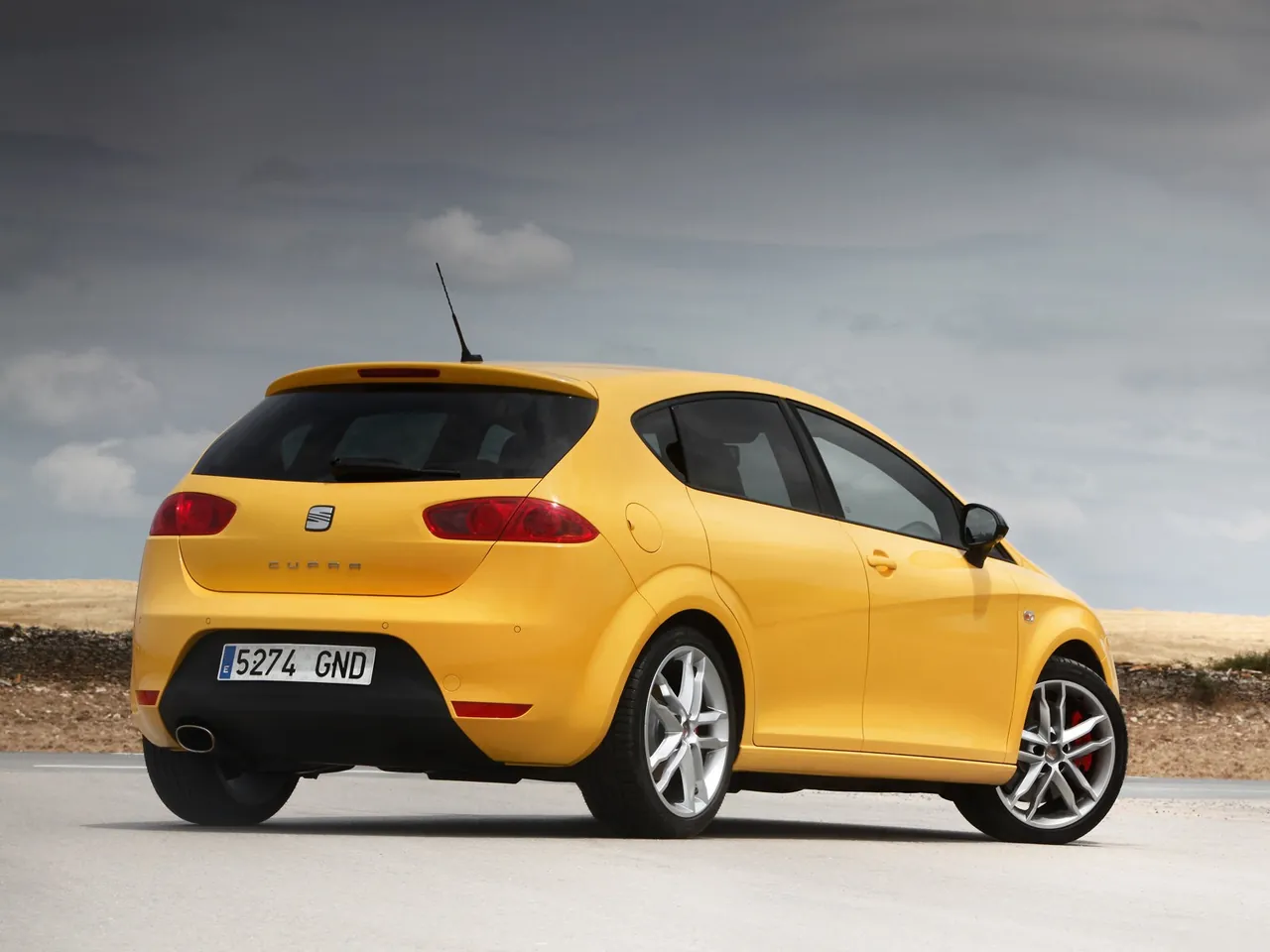 Seat Leon Cupra (2010) – zadní tříčtvrteční pohled