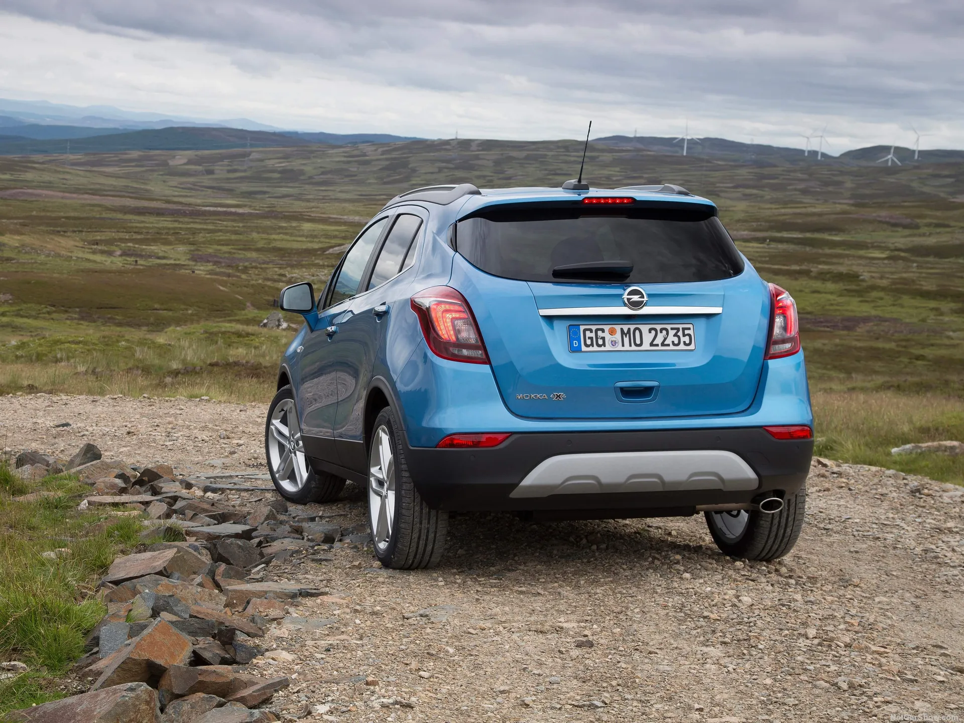 Opel Mokka X (2017) – zadní tříčtvrteční pohled