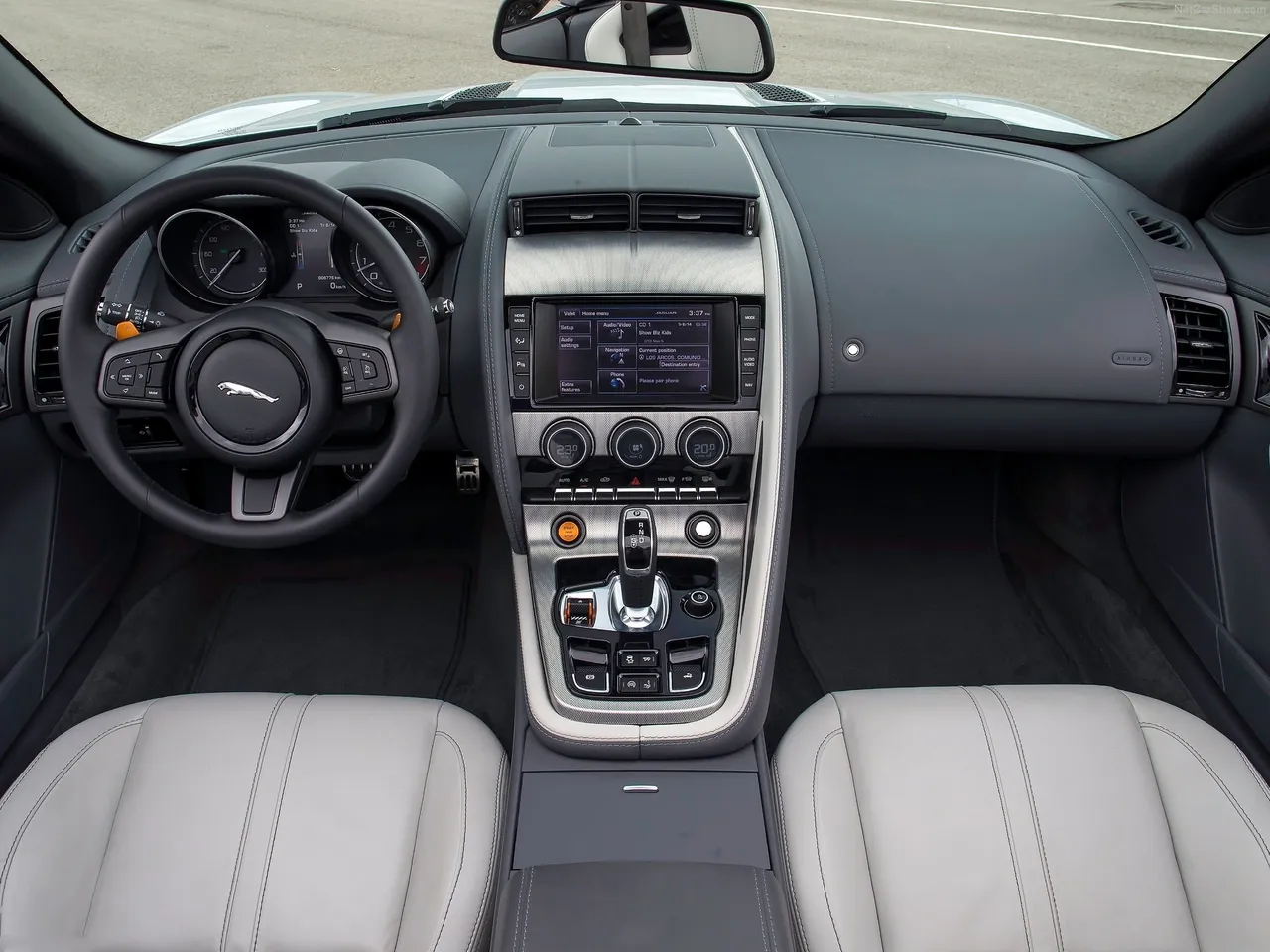 Jaguar F-Type V6 S (2014) – interiér