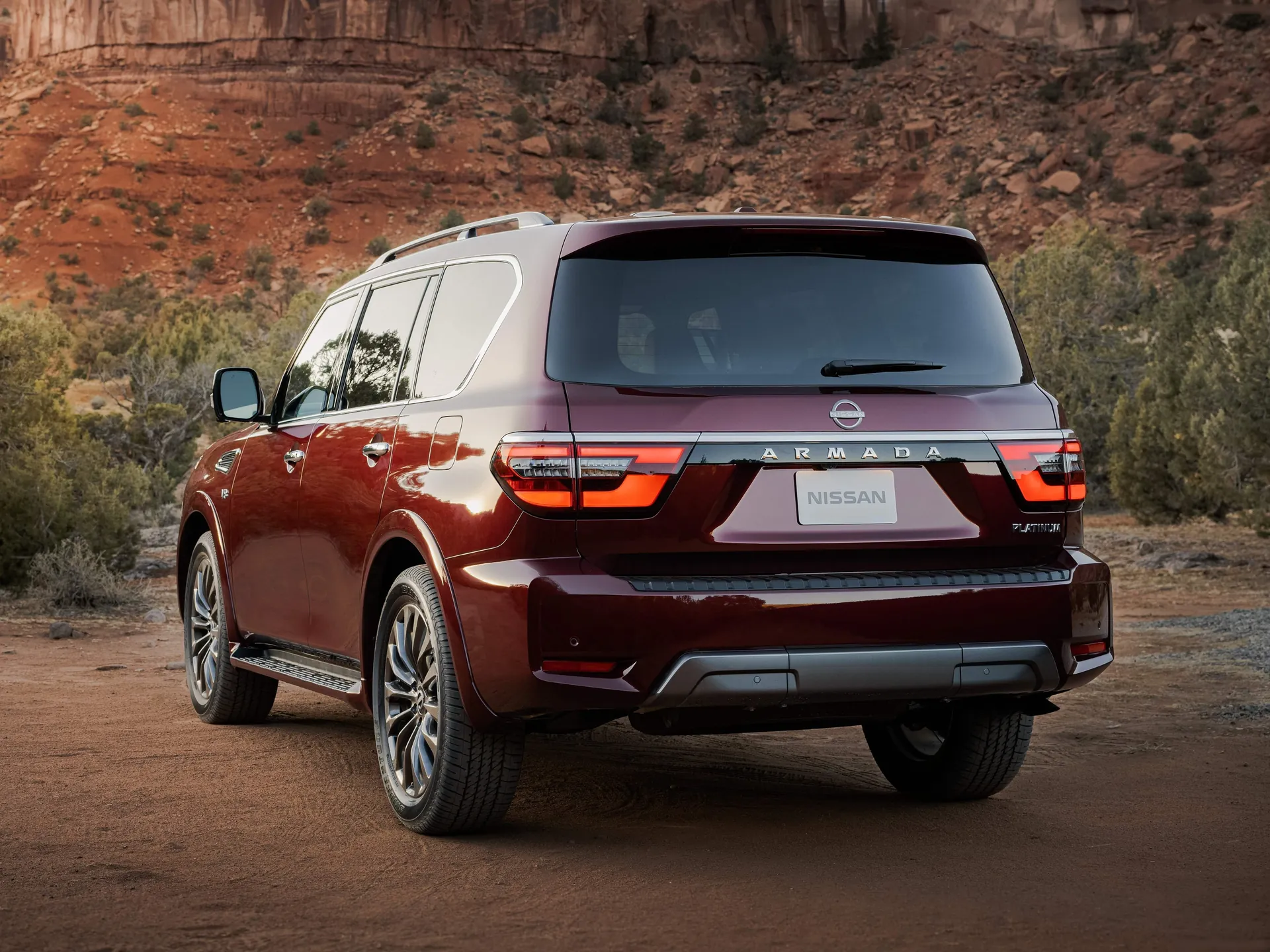Nissan Armada (2021) – zadní tříčtvrteční pohled
