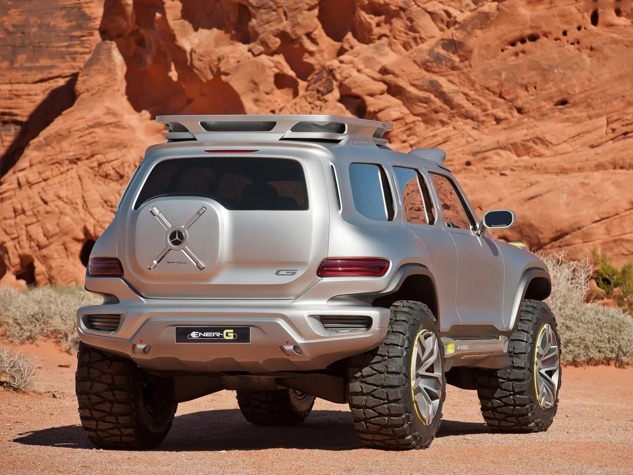Mercedes-Benz Ener-G-Force Concept (2012) – zadní tříčtvrteční pohled