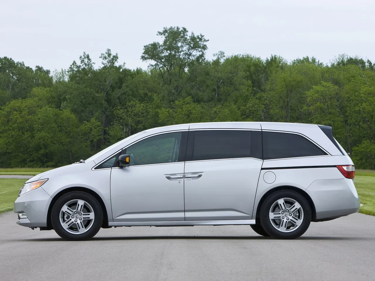 Honda Odyssey (2011) – boční profil