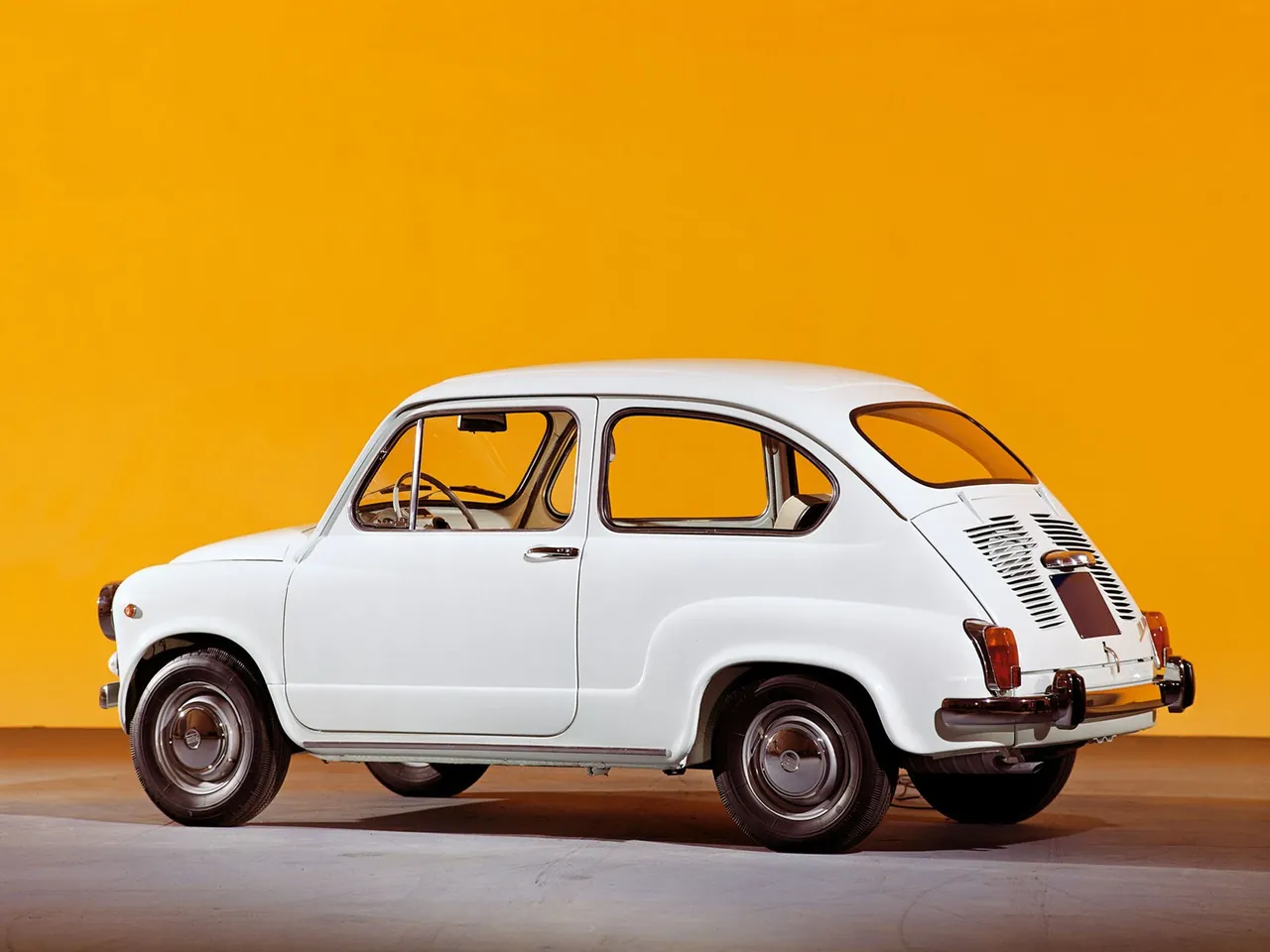 Fiat 600 (1955) – zadní tříčtvrteční pohled
