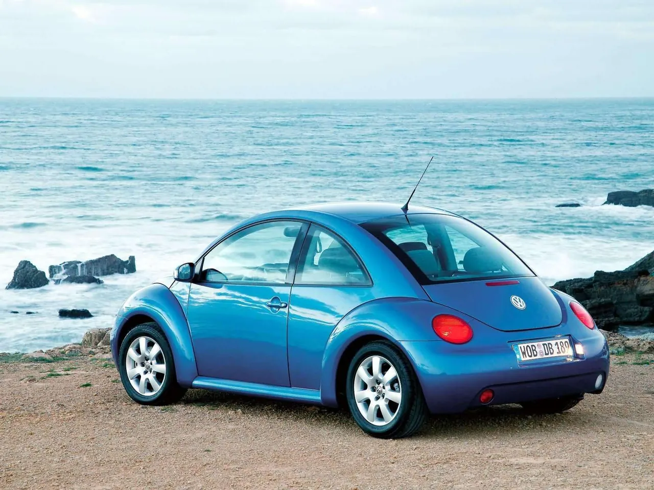 Volkswagen New Beetle Sport Edition (2003) - Rear Three-Quarter