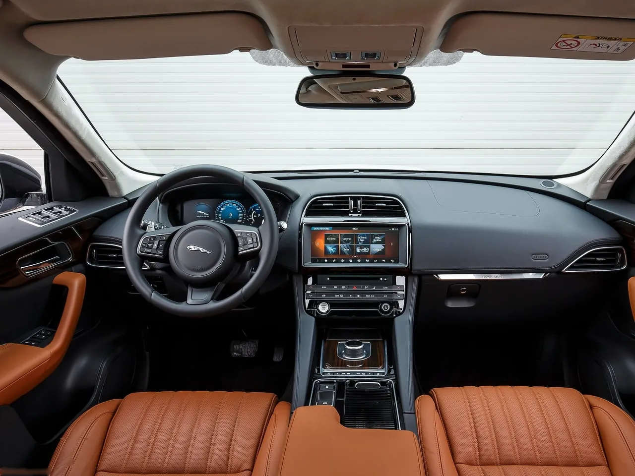 Jaguar F-Pace (2017) – interiér