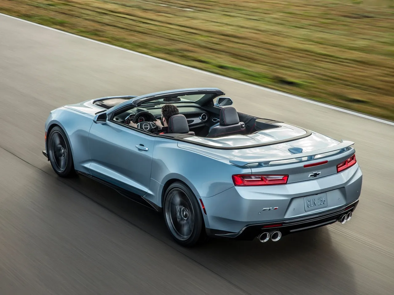 Chevrolet Camaro ZL1 Convertible (2017) – zadní tříčtvrteční pohled