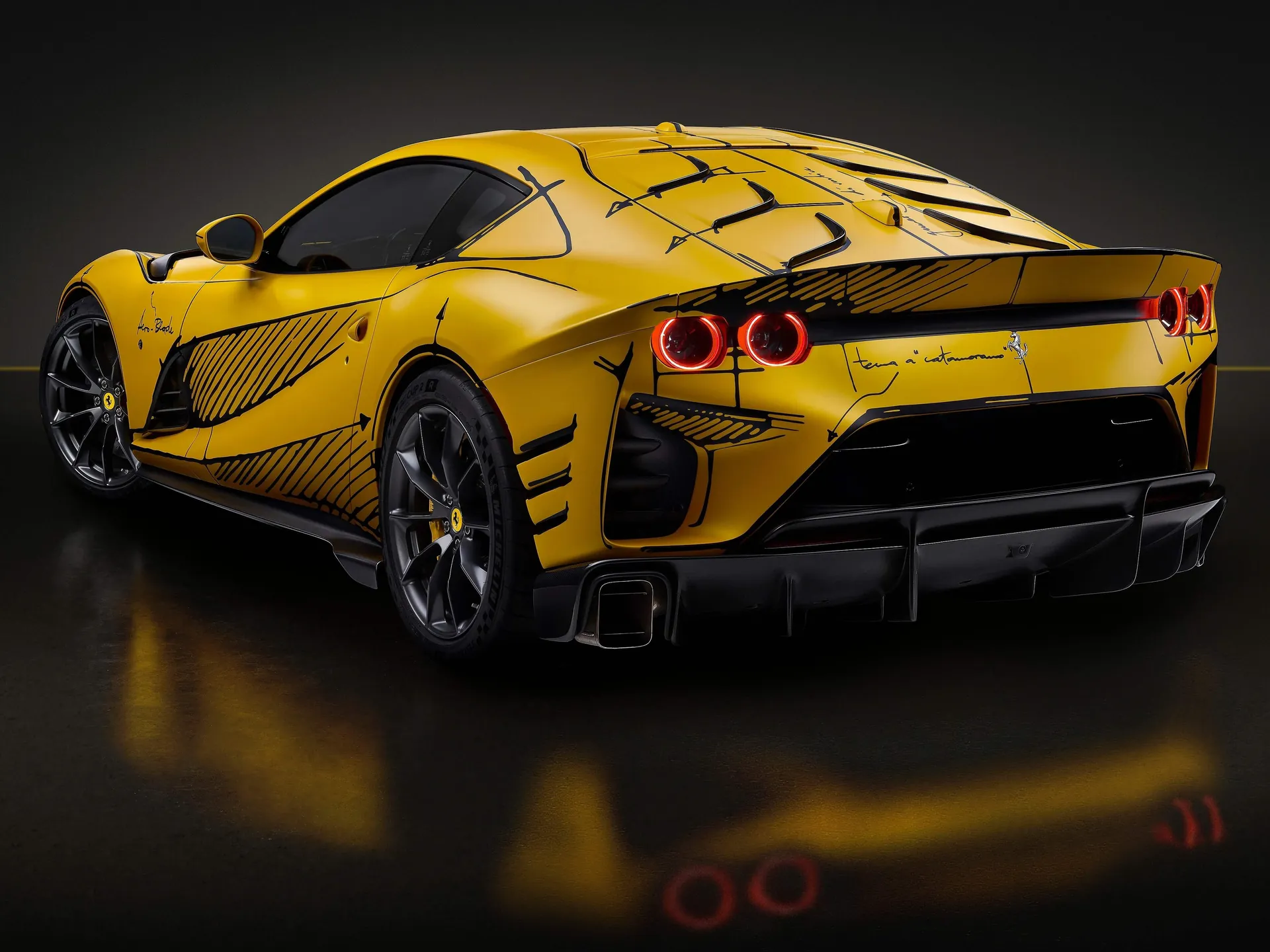 Ferrari 812 Competizione Tailor Made (2023) – zadní tříčtvrteční pohled