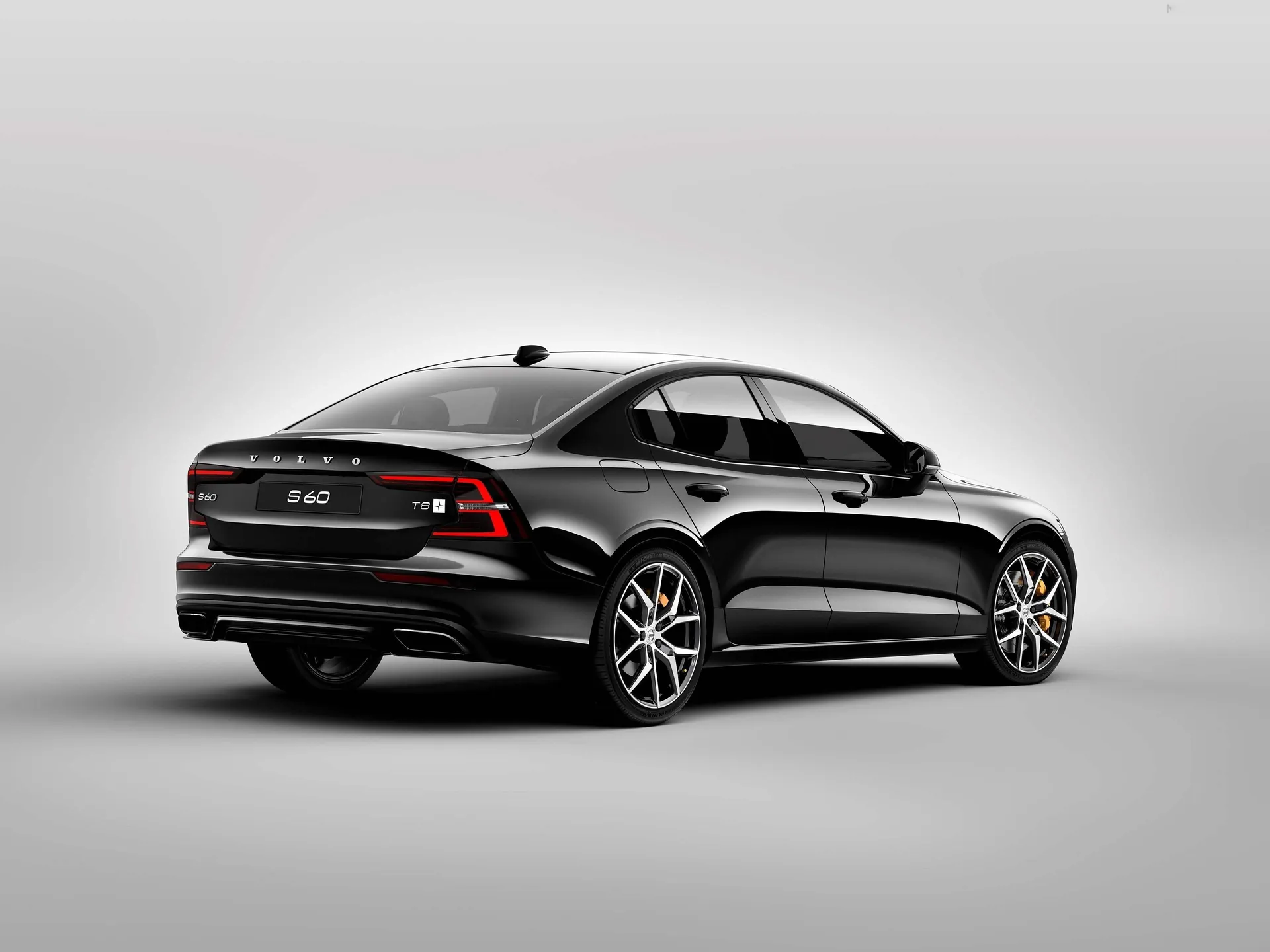 Volvo S60 T8 Polestar Engineered (2019) – zadní tříčtvrteční pohled