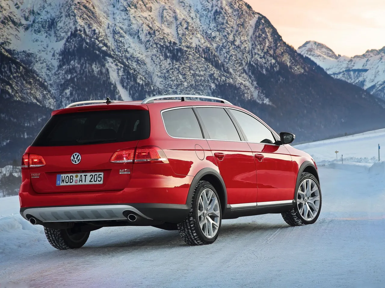 Volkswagen Passat Alltrack (2013) – zadní tříčtvrteční pohled
