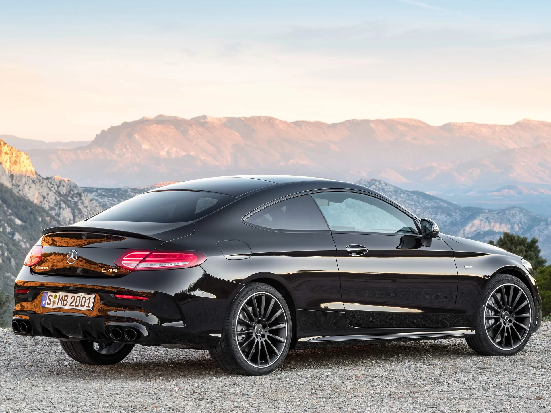 Mercedes-Benz C43 AMG Coupe (2019) – zadní tříčtvrteční pohled