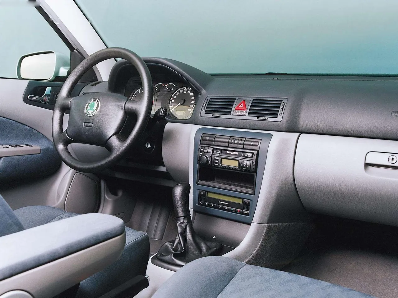 Skoda Octavia SLX (1998) – interiér