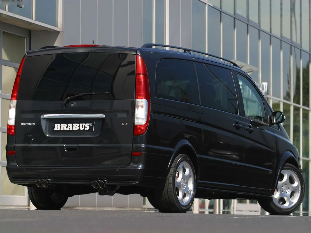 Brabus Mercedes-Benz Viano V8 (2004) – zadní tříčtvrteční pohled