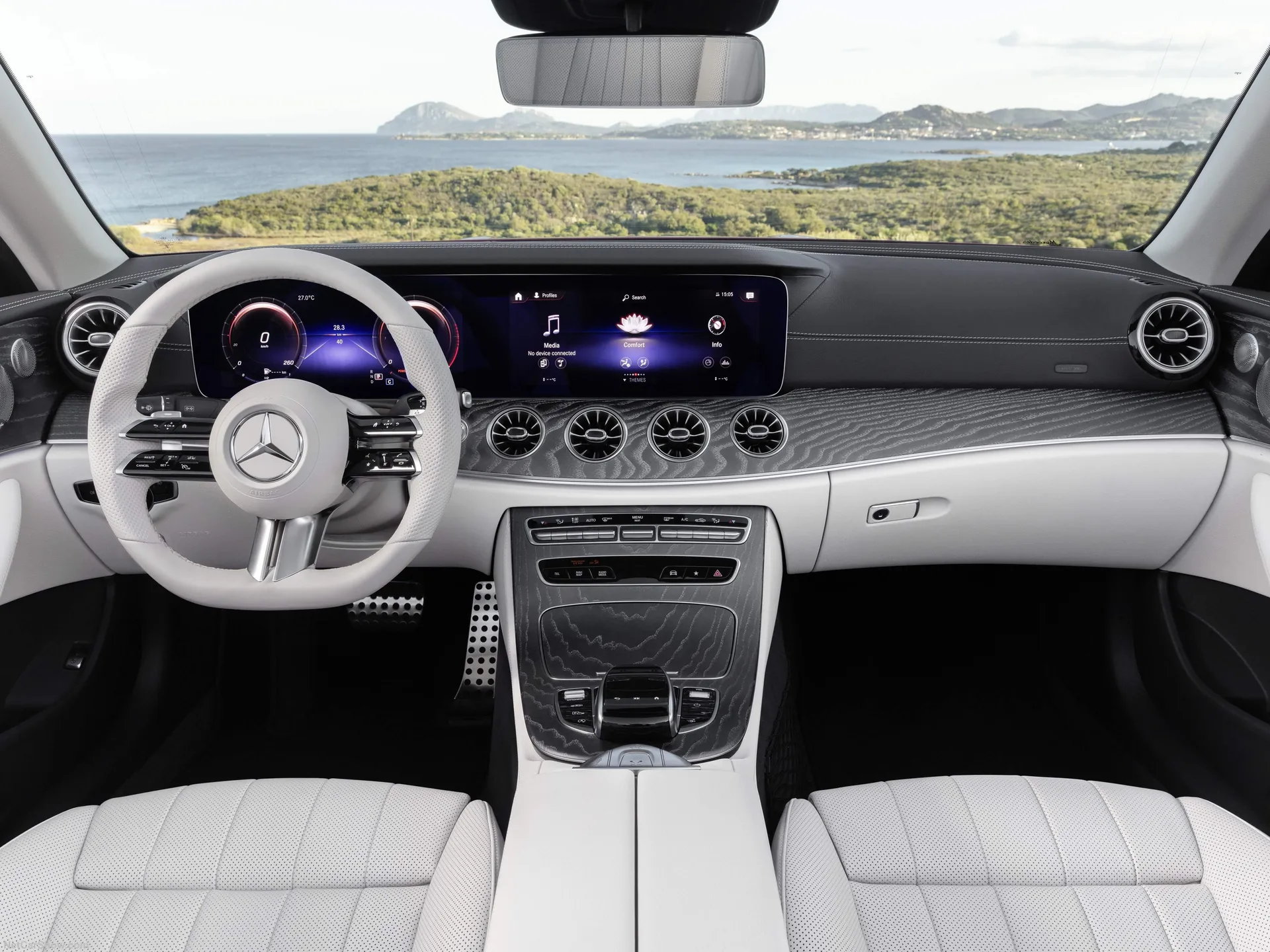 Mercedes-Benz E-Class Cabriolet (2021) – interiér