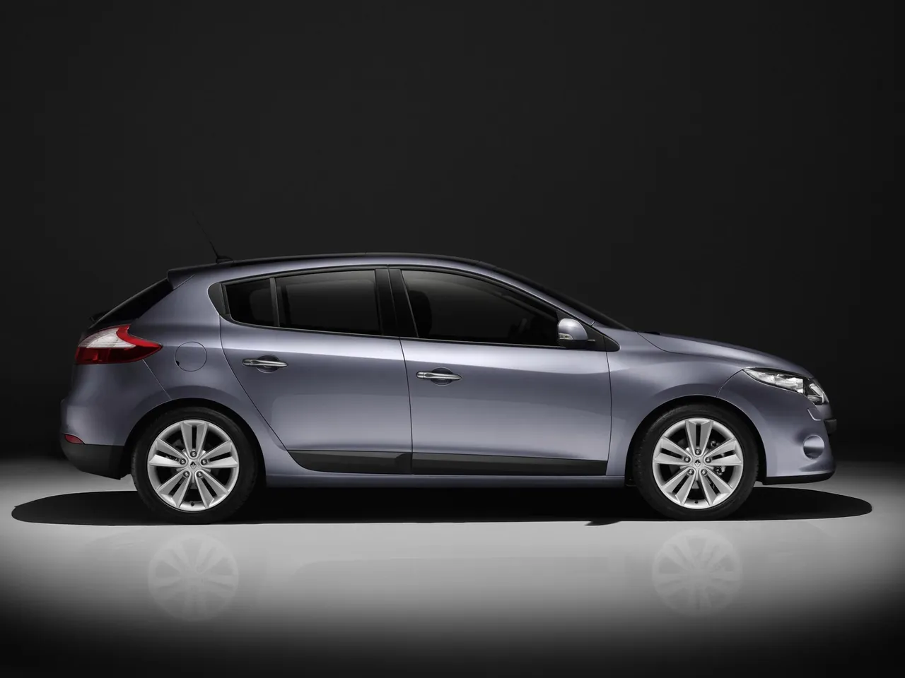 Renault Megane (2009) – boční profil