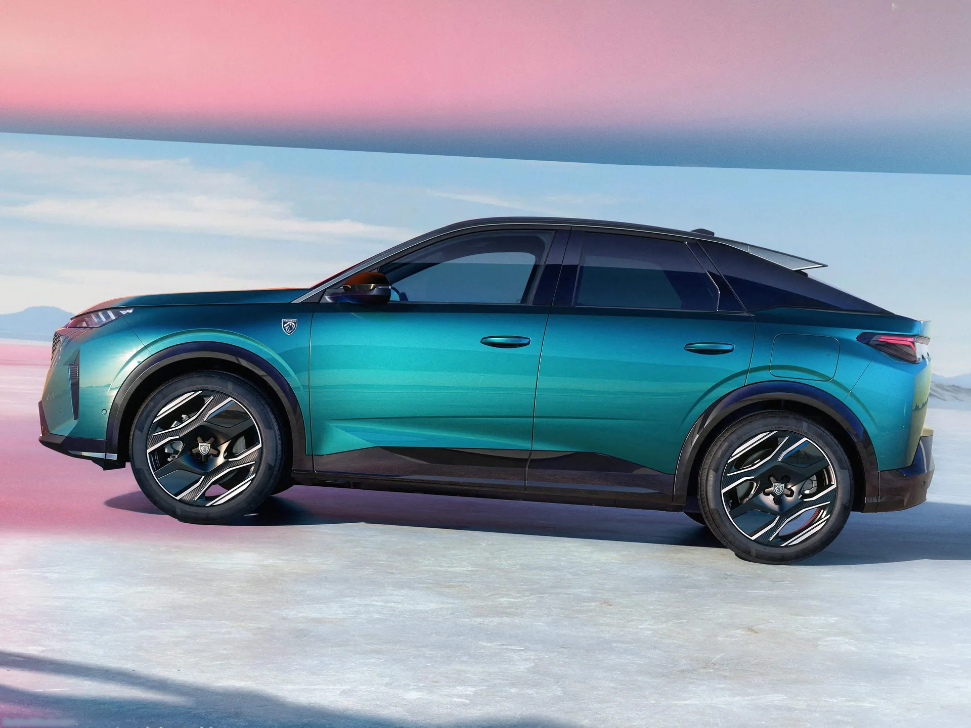 Peugeot e-3008 (2024) – boční profil