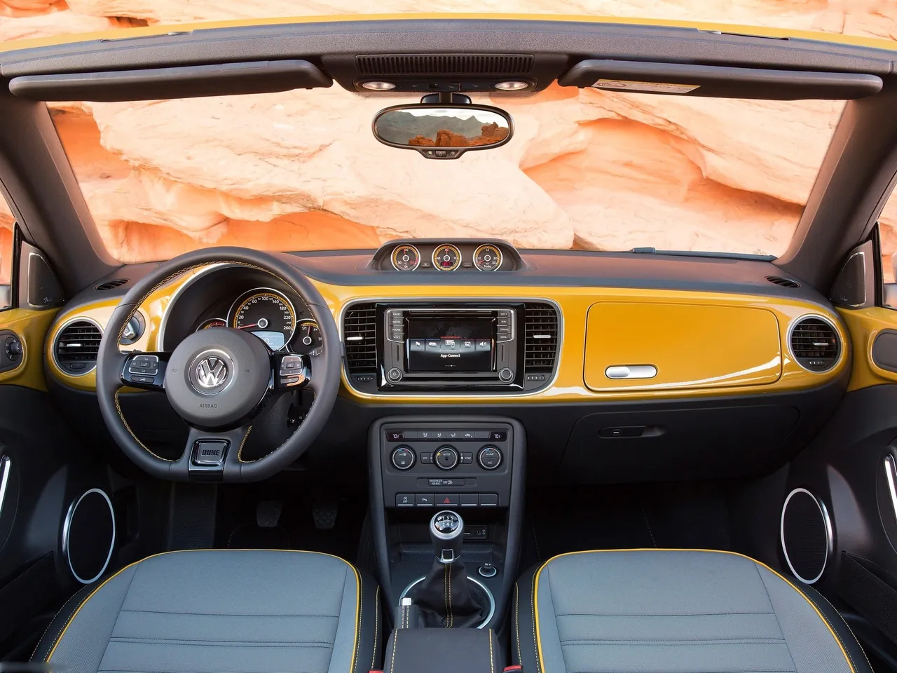 Volkswagen Beetle Dune (2016) - Interior