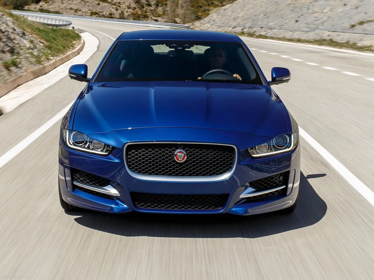 Jaguar XE (2016) – zepředu