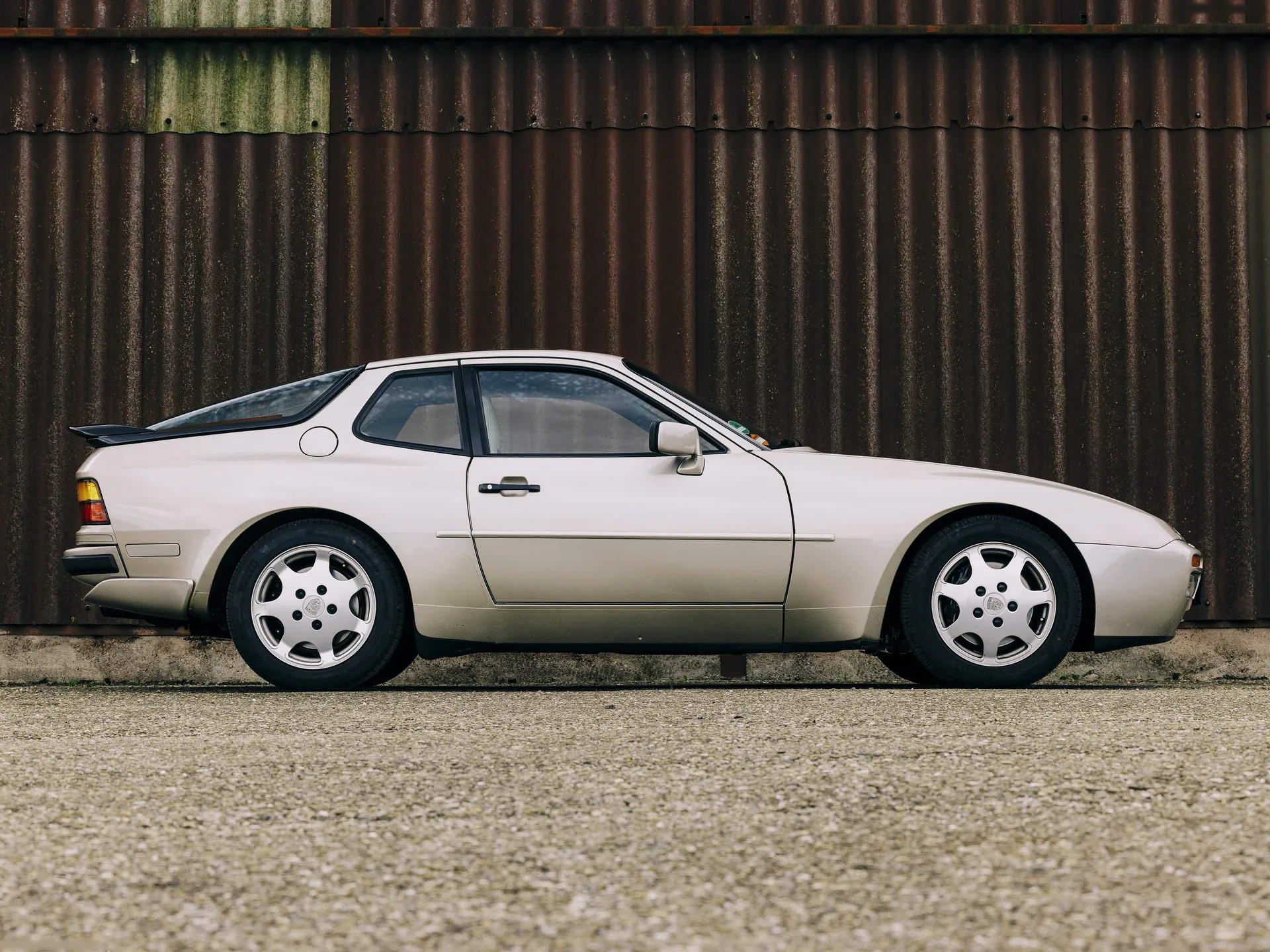 Porsche 944 Turbo Coupe (1989) - Side Profile