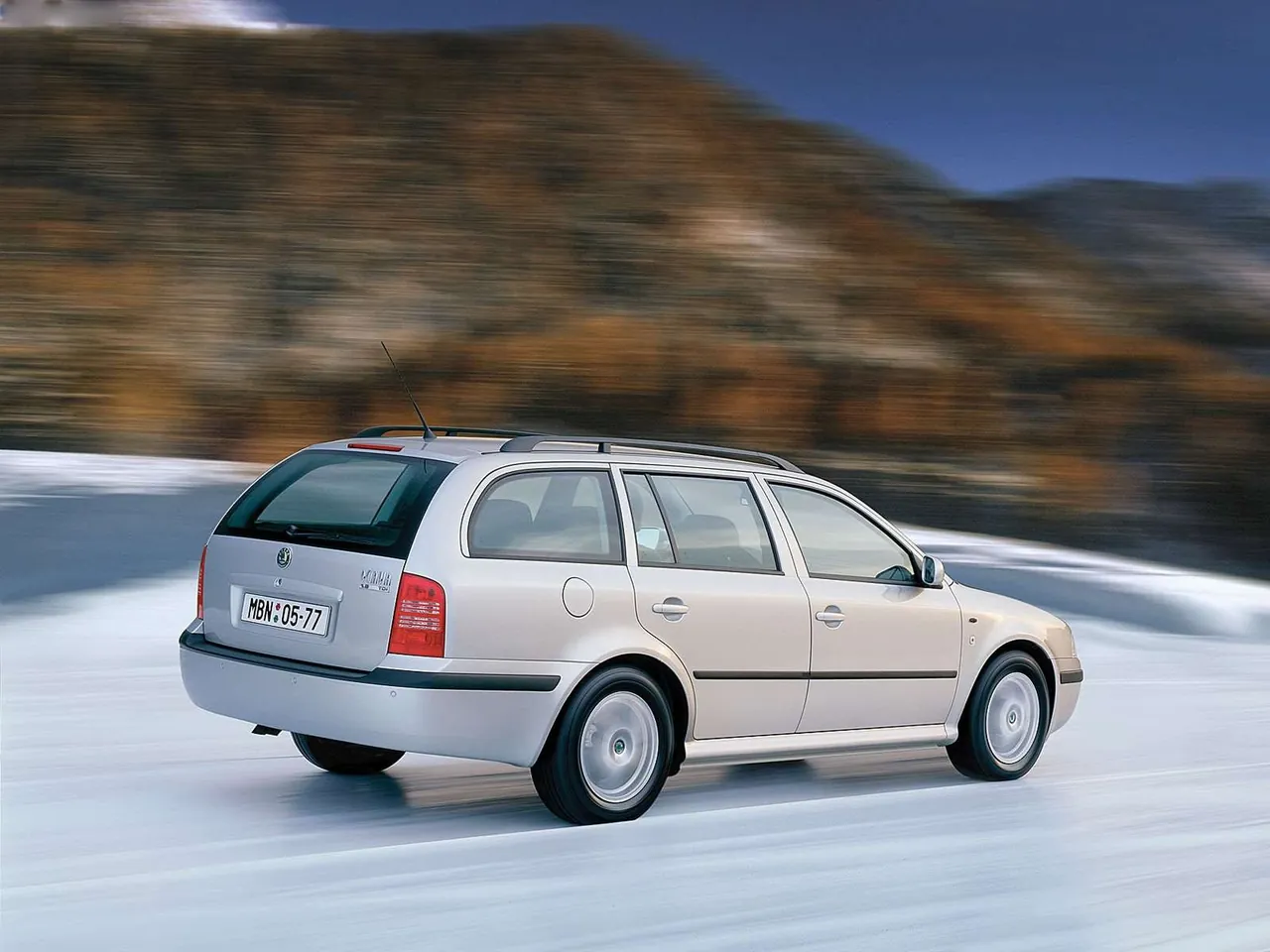Skoda Octavia Combi (2001) – zadní tříčtvrteční pohled