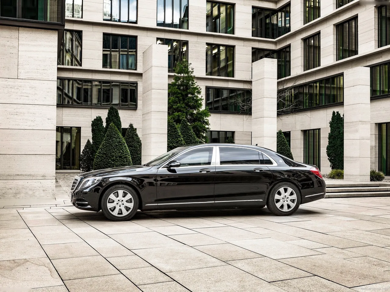Mercedes-Benz S600 Maybach Guard (2016) - Side Profile