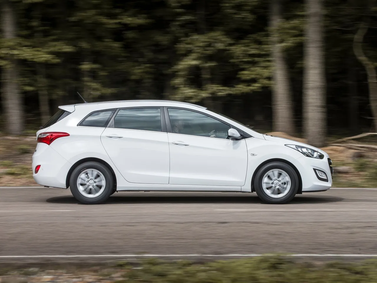 Hyundai i30 Tourer (2015) – boční profil