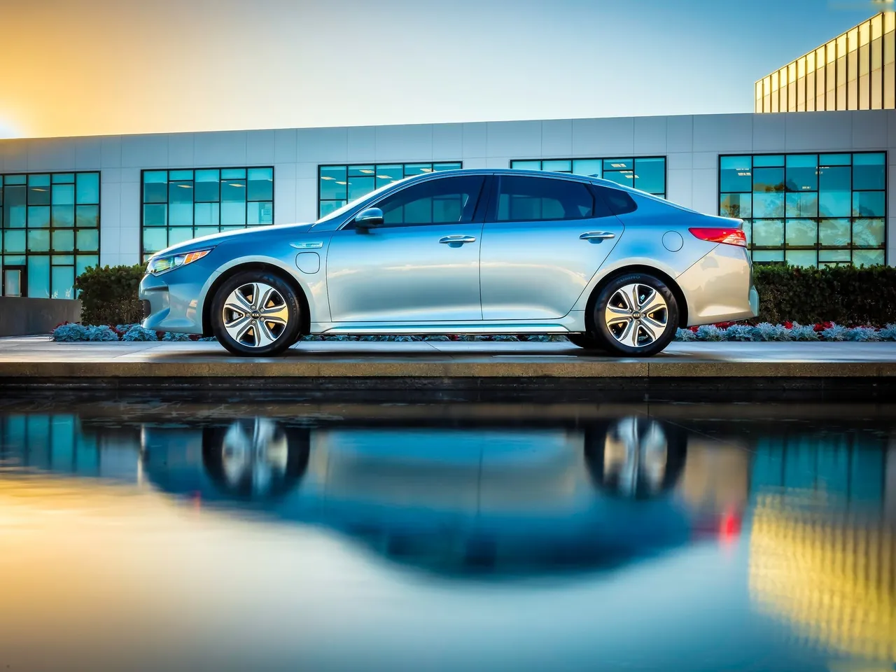 Kia Optima Plug-In Hybrid (2017) – boční profil
