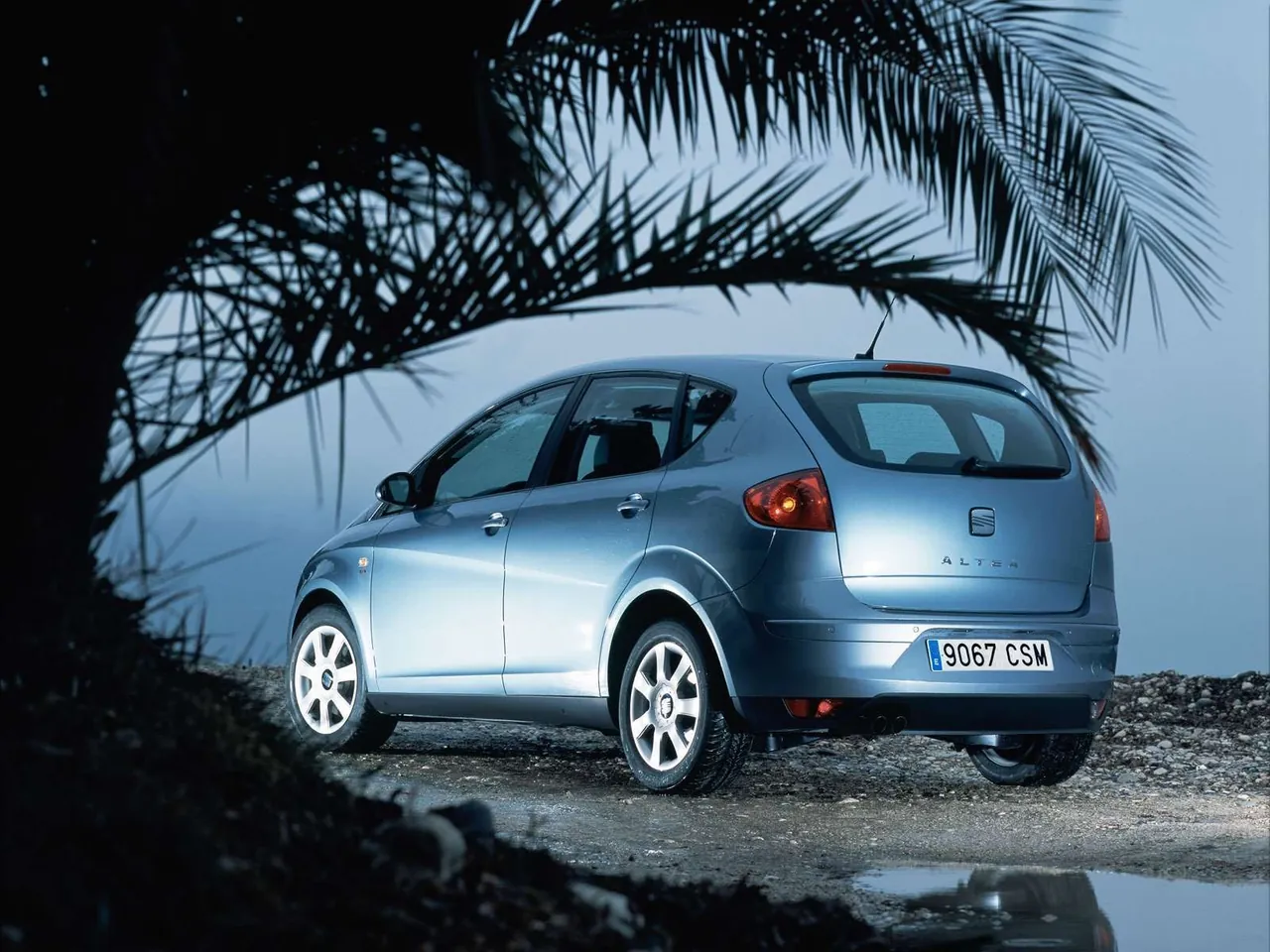 Seat Altea (2005) – zadní tříčtvrteční pohled
